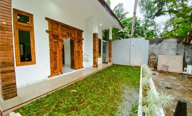 RUMAH EKSLUSIF BERNUANSA ETNIK JAWA MODERN DI BOROBUDUR, MAGELANG