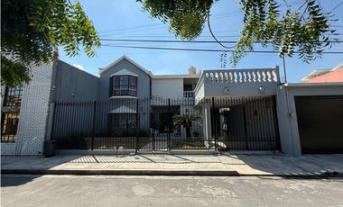 Casa en venta en Las Puentes con terreno excedente en San Nicolás