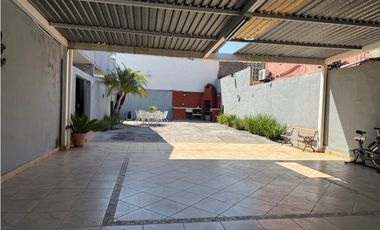 Casa en venta en Las Puentes con terreno excedente en San Nicolás