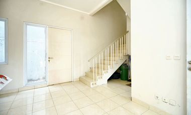 Rumah 2 Lantai Terawat 15 Menit ke Stasiun Rawa Buntu Bisa KPR J-18629