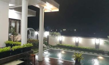 Rumah berkonsep villa di tengah kota Pekanbaru.