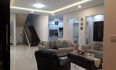 Rumah berkonsep villa di tengah kota Pekanbaru.