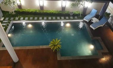 Rumah berkonsep villa di tengah kota Pekanbaru.
