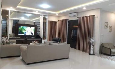 Rumah berkonsep villa di tengah kota Pekanbaru.