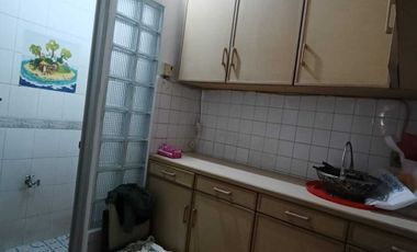Dijual Rumah Hoek Depan Taman, Semi Furnish di Taman Kedoya