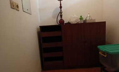 Dijual Rumah Hoek Depan Taman, Semi Furnish di Taman Kedoya