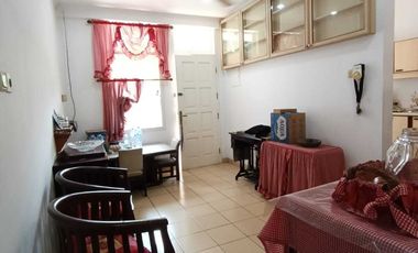Dijual Rumah Hoek Depan Taman, Semi Furnish di Taman Kedoya