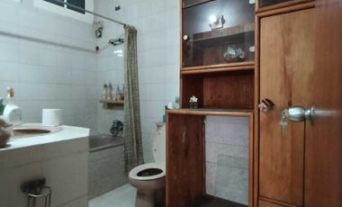 Dijual Rumah Hoek Depan Taman, Semi Furnish di Taman Kedoya