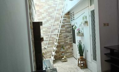 Dijual Rumah Hoek Depan Taman, Semi Furnish di Taman Kedoya