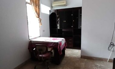 Dijual Rumah Hoek Depan Taman, Semi Furnish di Taman Kedoya