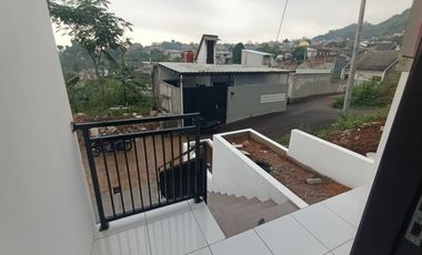 dijual rumah siap huni