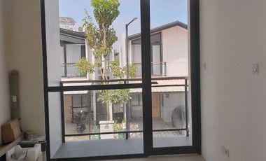 DISEWAKAN Rumah Hook di CENDANA PARC Karawaci