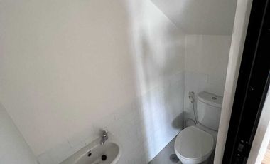 DISEWAKAN rumah 2 lantai di Cendana Icon Estate karawaci