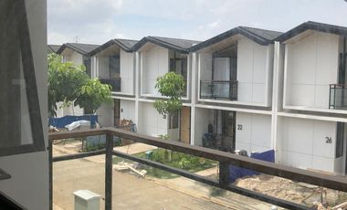 DISEWAKAN rumah 2 lantai di Cendana Icon Estate karawaci