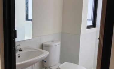 DISEWAKAN rumah 2 lantai di Cendana Icon Estate karawaci