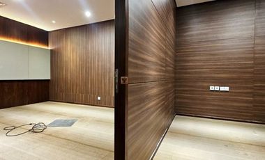 Traffic Tinggi, Disewa Office Space Equity Tower SCBD Interior 221m2