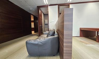 Traffic Tinggi, Disewa Office Space Equity Tower SCBD Interior 221m2