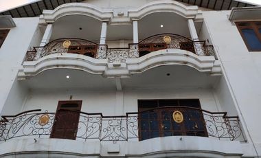 Rumah 3 lantai Cargo sari Ubung Denpasar Bali