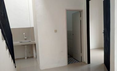 Rumah Mewah 2 Lantai Harga Nego 3 KT 1 KM Teristimewa Dekat TOL