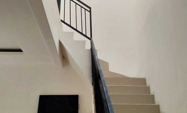 Rumah Mewah 2 Lantai Harga Nego 3 KT 1 KM Teristimewa Dekat TOL