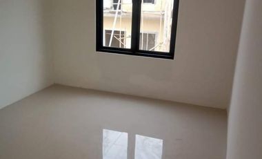 Rumah Mewah 2 Lantai Harga Nego 3 KT 1 KM Teristimewa Dekat TOL