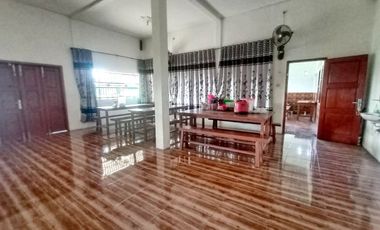 bekas rumah makan strategis pinggir jalan ramai