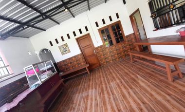 bekas rumah makan strategis pinggir jalan ramai