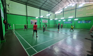 Gelanggang Olahraga Bulutangkis Aktif dan Ramai di Bekasi Timur