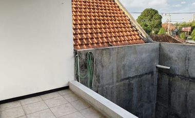 Ruang Usaha dan Rumah Tinggal Strategis Dekat Kampus UMS Sukoharjo