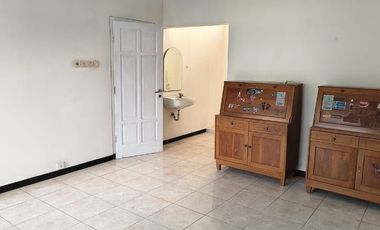 Ruang Usaha dan Rumah Tinggal Strategis Dekat Kampus UMS Sukoharjo