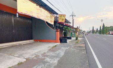 Ruang Usaha dan Rumah Tinggal Strategis Dekat Kampus UMS Sukoharjo