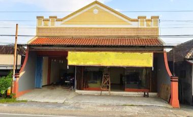 Ruang Usaha dan Rumah Tinggal Strategis Dekat Kampus UMS Sukoharjo