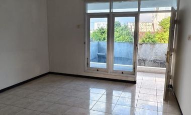 Ruang Usaha dan Rumah Tinggal Strategis Dekat Kampus UMS Sukoharjo