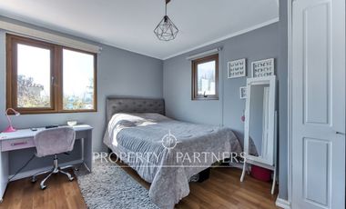 Venta de hermosa y cómoda casa en exclusivo condominio de Peñalolén