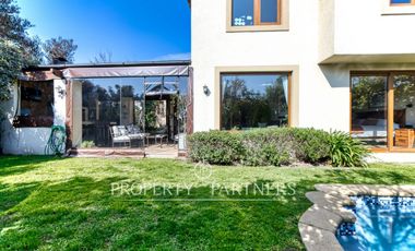 Venta de hermosa y cómoda casa en exclusivo condominio de Peñalolén