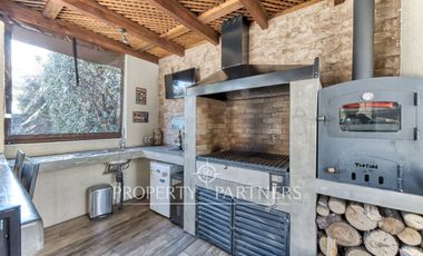 Venta de hermosa y cómoda casa en exclusivo condominio de Peñalolén