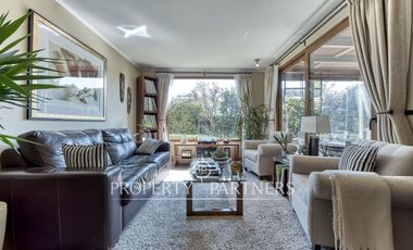 Venta de hermosa y cómoda casa en exclusivo condominio de Peñalolén
