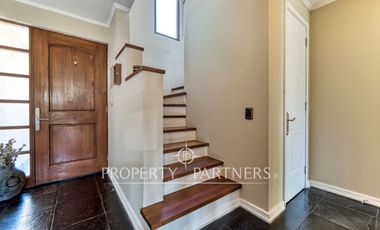 Venta de hermosa y cómoda casa en exclusivo condominio de Peñalolén