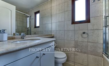 Venta de hermosa y cómoda casa en exclusivo condominio de Peñalolén