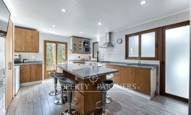 Venta de hermosa y cómoda casa en exclusivo condominio de Peñalolén