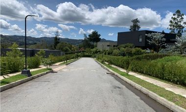 Venta de Lote Unidad Cerrada de Casas en El Retiro Sector Fizebad