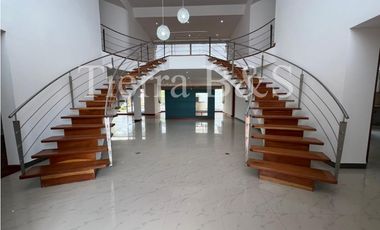 VENTA CASA SAN JOSÉ DE BAVARIA BOGOT $2.700.000.000