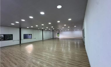 ARRIENDO HERMOSA BODEGA + OFICINA EN ENVIGADO