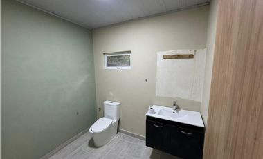 ARRIENDO HERMOSA BODEGA + OFICINA EN ENVIGADO