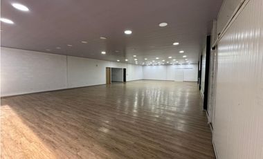 ARRIENDO HERMOSA BODEGA + OFICINA EN ENVIGADO