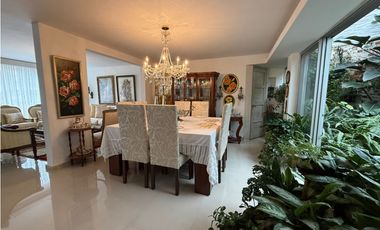 Casa comercial en arriendo sector Laureles con amplios espacios