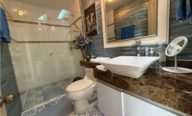 Casa comercial en arriendo sector Laureles con amplios espacios