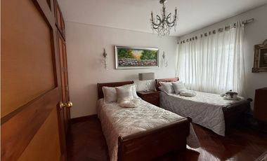 Casa comercial en arriendo sector Laureles con amplios espacios