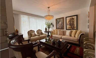 Casa comercial en arriendo sector Laureles con amplios espacios