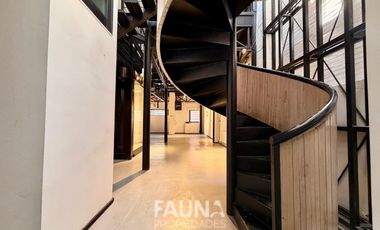 Exclusiva oficina de 3 pisos en Providencia